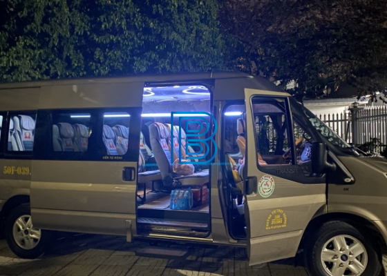 Cho Thuê Xe ford transit 2023
