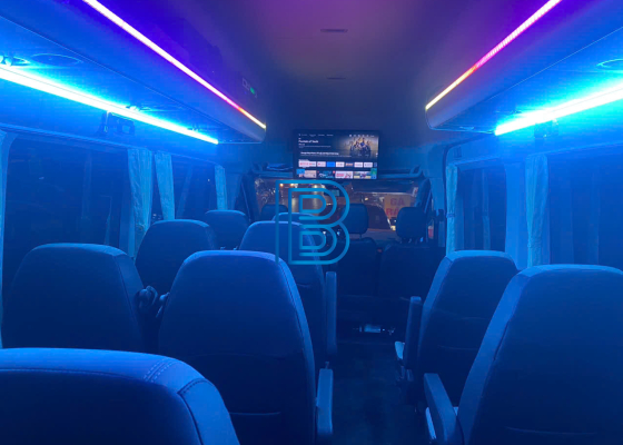 xe 18 chỗ ford transit 2025