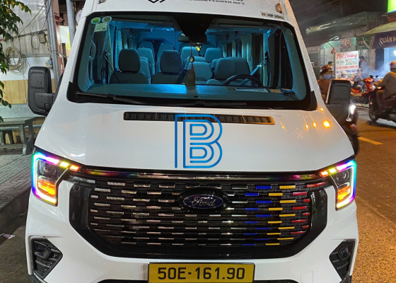 xe 18 chỗ ford transit 2025