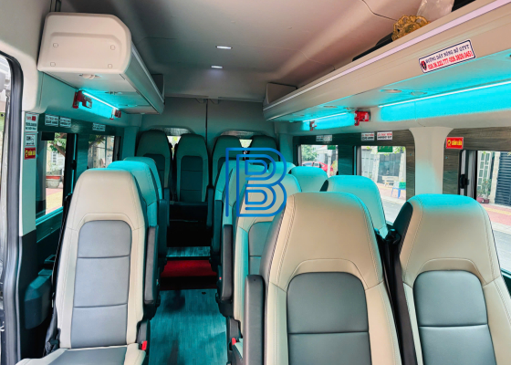 xe 18 chỗ ford transit 2025